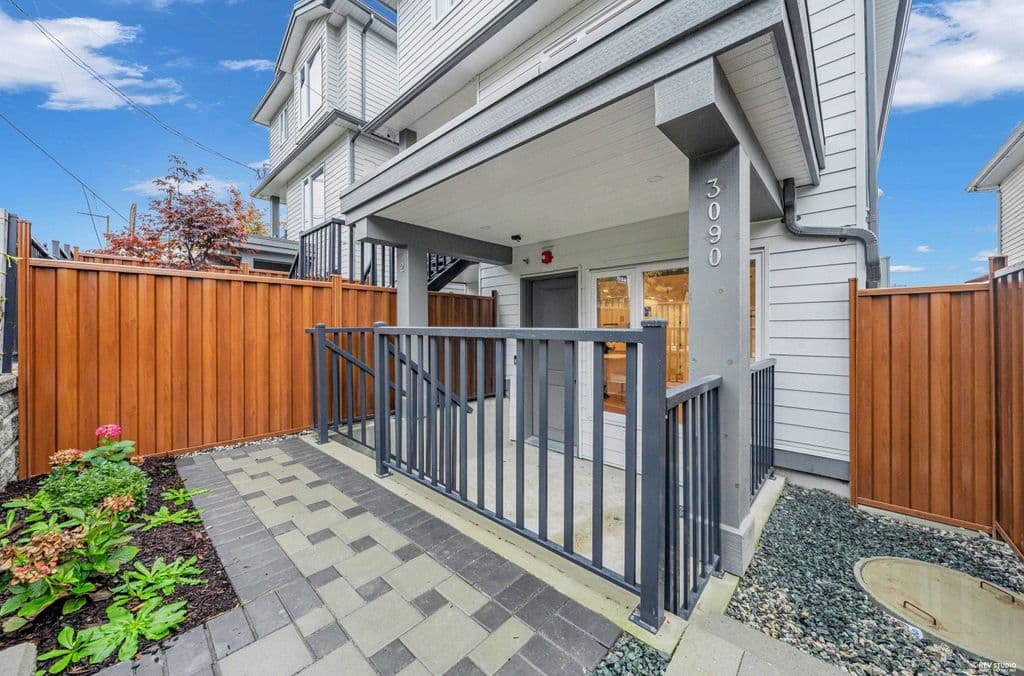 3090 Vanness Ave Triplex